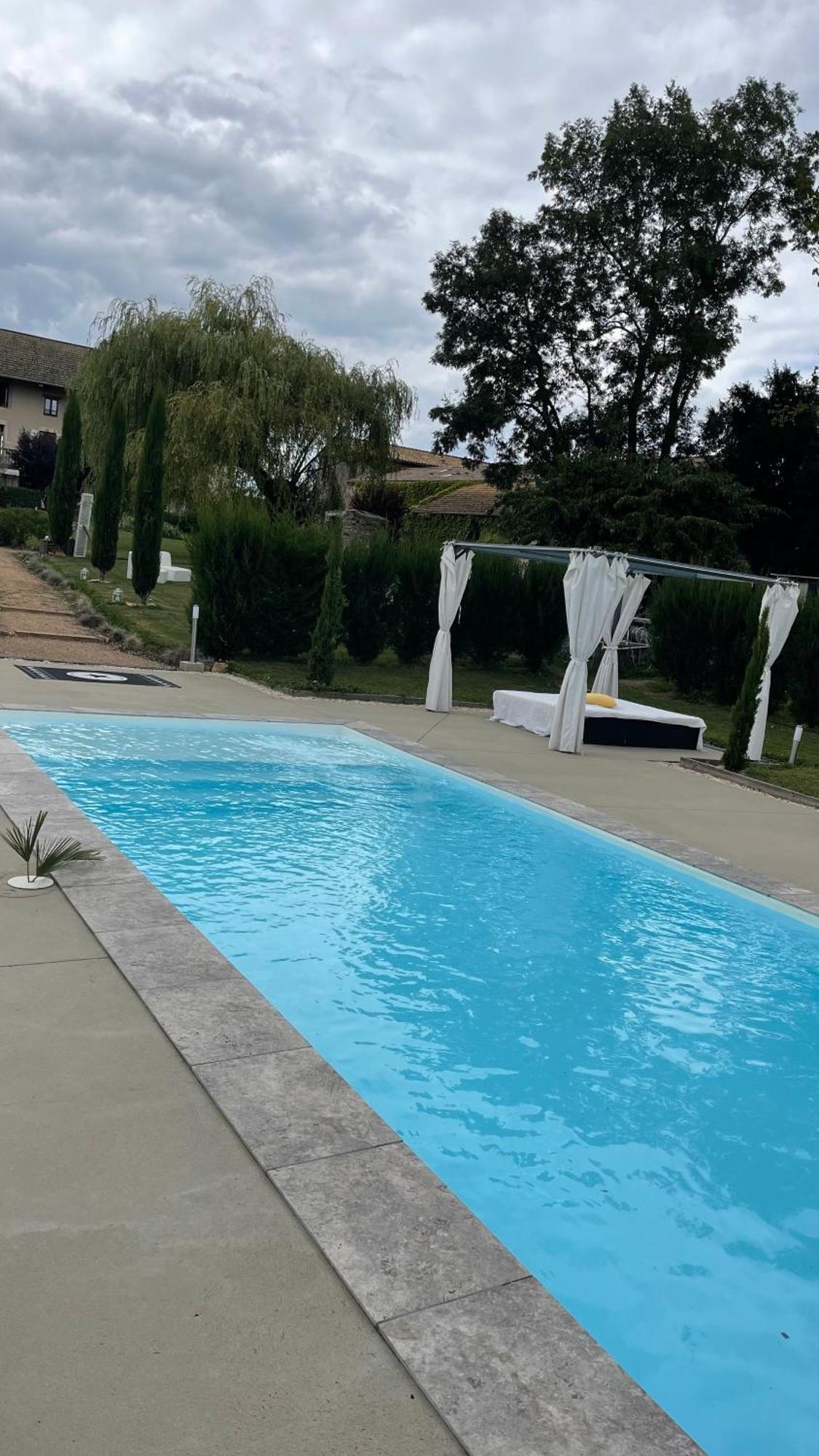 Le Domaine Hotel La Chapelle-de-Guinchay Exterior photo
